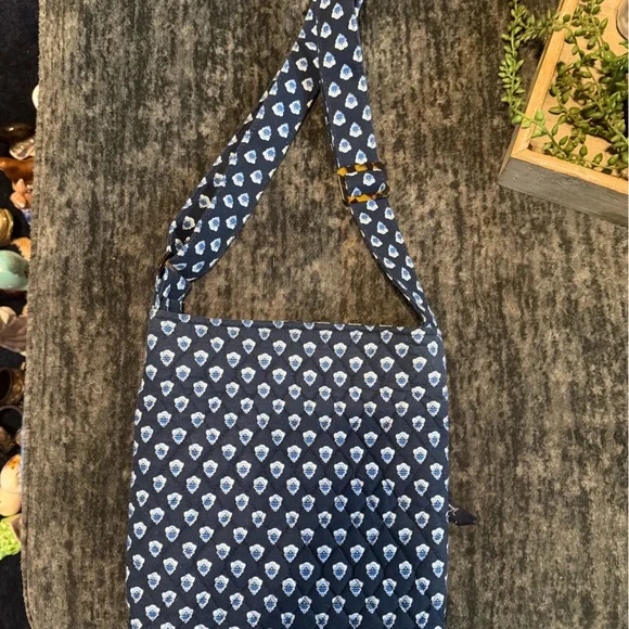 Vera Bradley Retired Nantucket Crossbody Bag - Picture 3 of 4